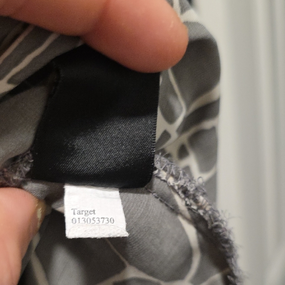 Mossimo Supply Co. Gray and White Patterned Blouse - Picture 13 of 15